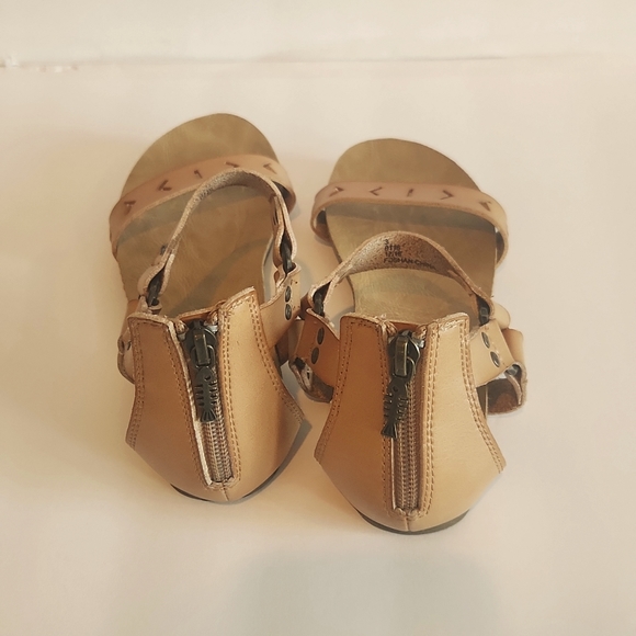 Sandals - Picture 4 of 7